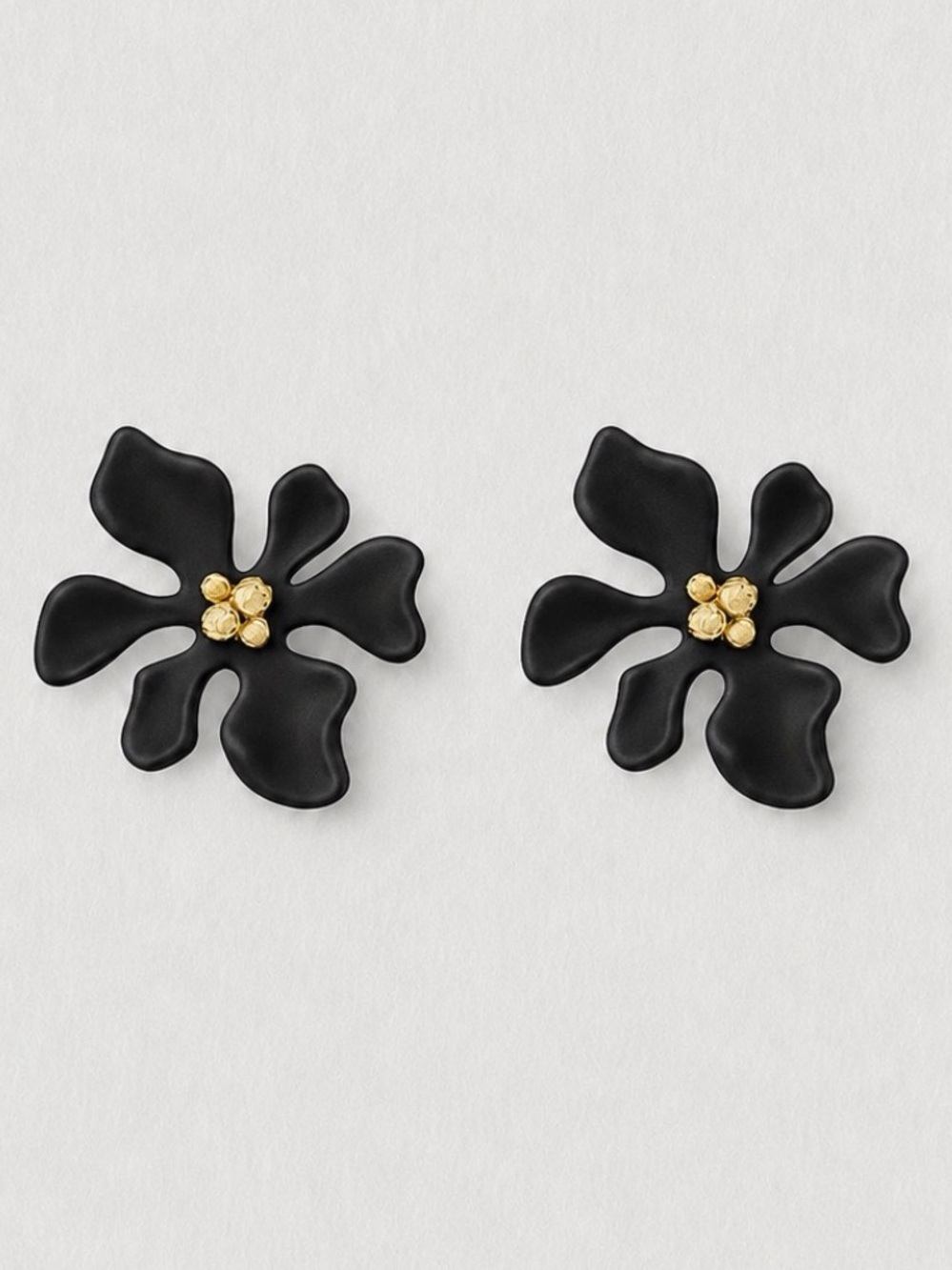 Black Floral Earrings (5581)